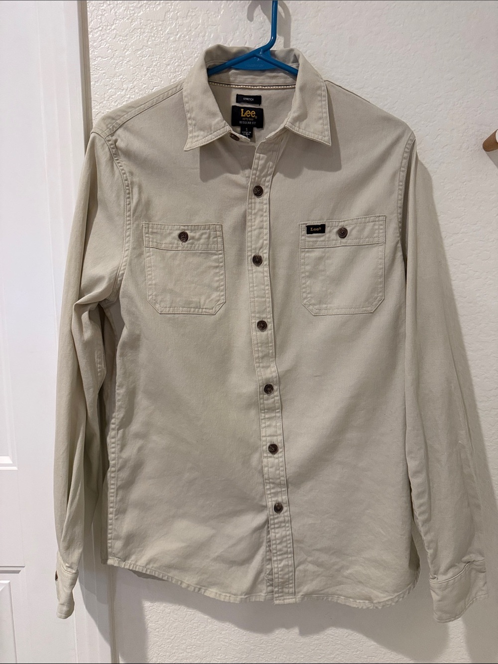 Lee Men’s Casual Button-Down Shirt in Light Khaki